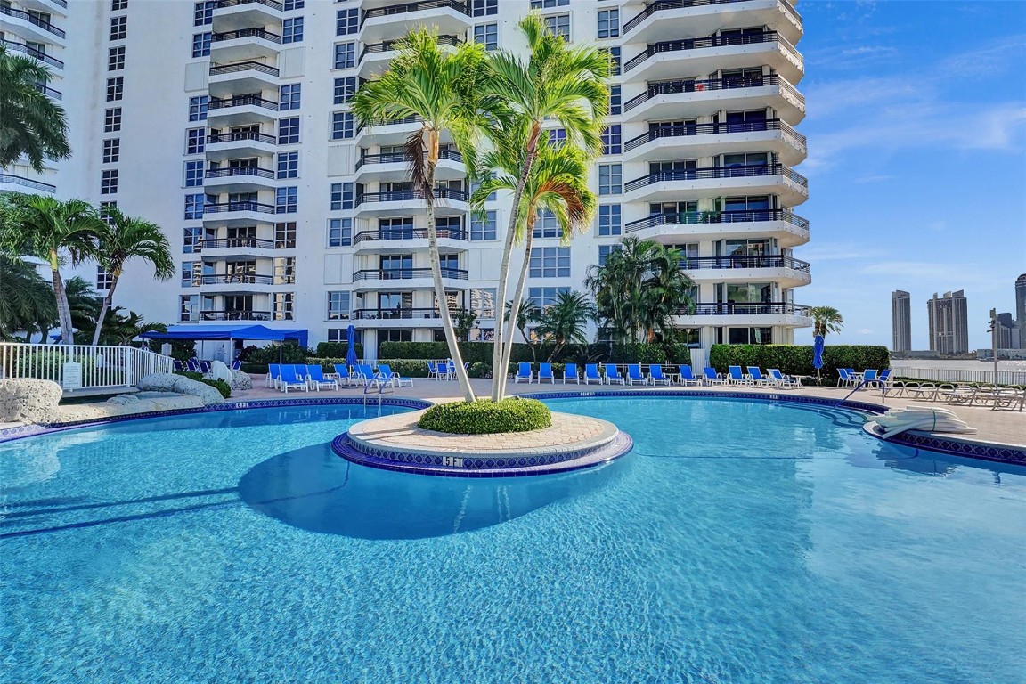 MYSTIC POINTE TOWER 500 C - Residential