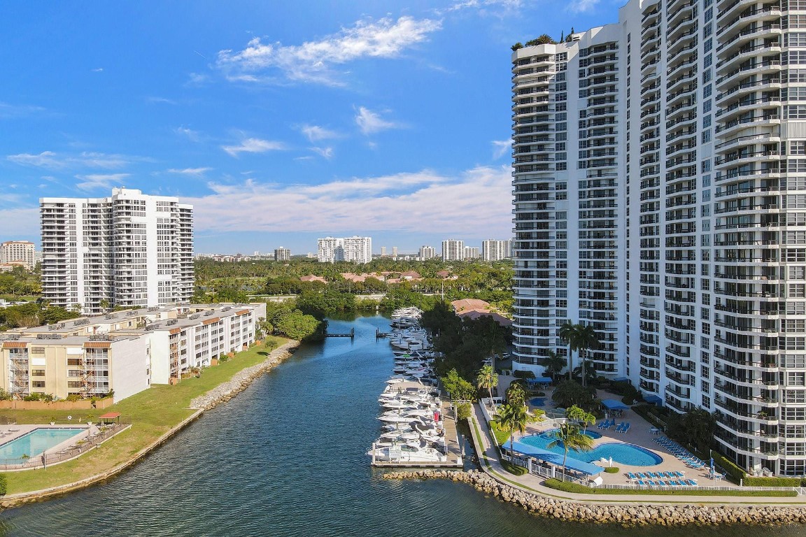 MYSTIC POINTE TOWER 500 C - Residential