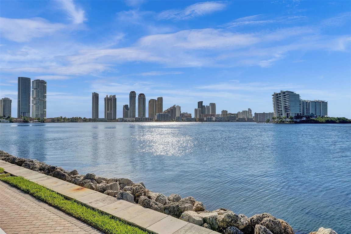 MYSTIC POINTE TOWER 500 C - Residential