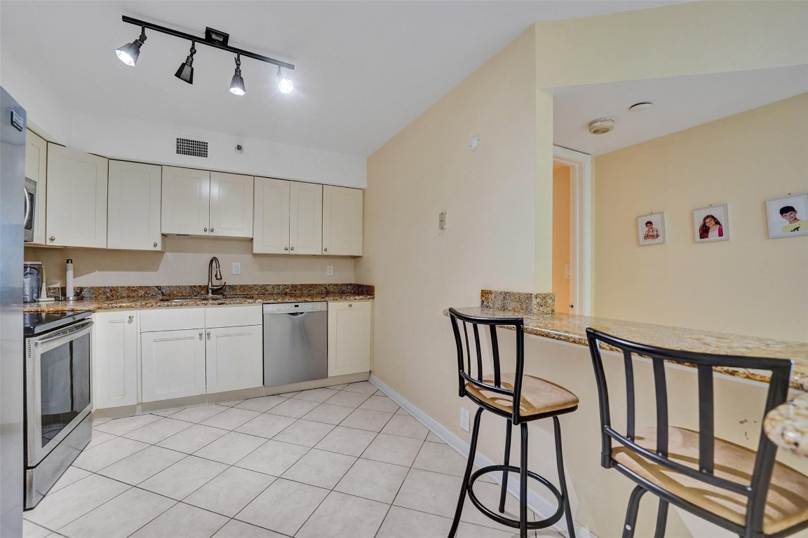 MYSTIC POINTE TOWER 500 C - Residential