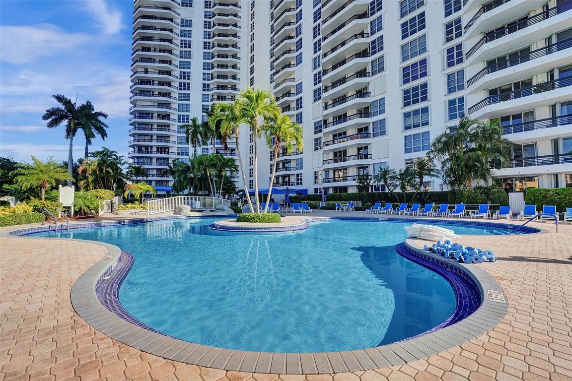 MYSTIC POINTE TOWER 500 C - Residential