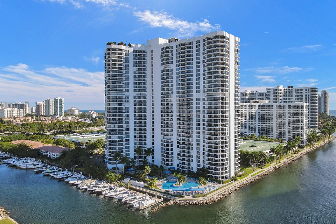 MYSTIC POINTE TOWER 500 C - Residential