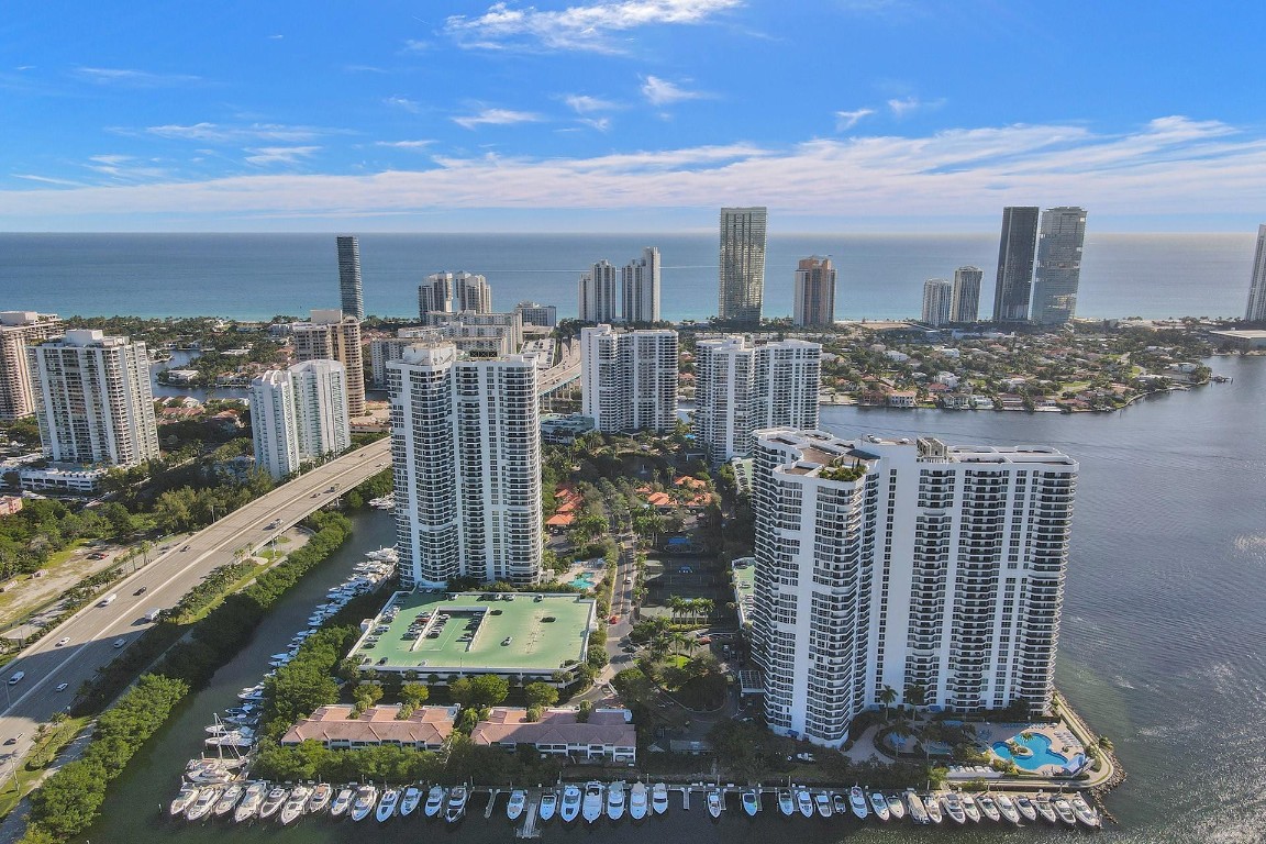 MYSTIC POINTE TOWER 500 C - Residential