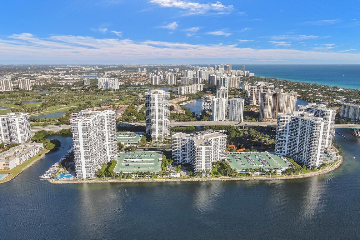 MYSTIC POINTE TOWER 500 C - Residential