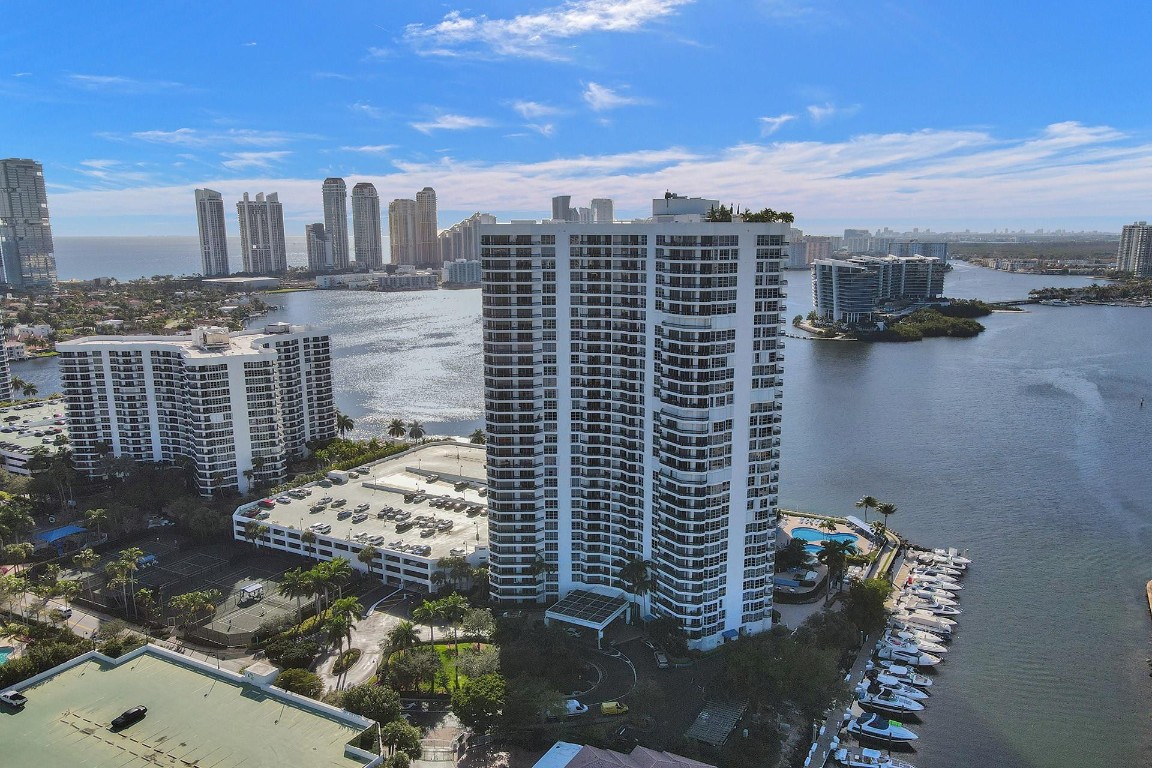 MYSTIC POINTE TOWER 500 C - Residential