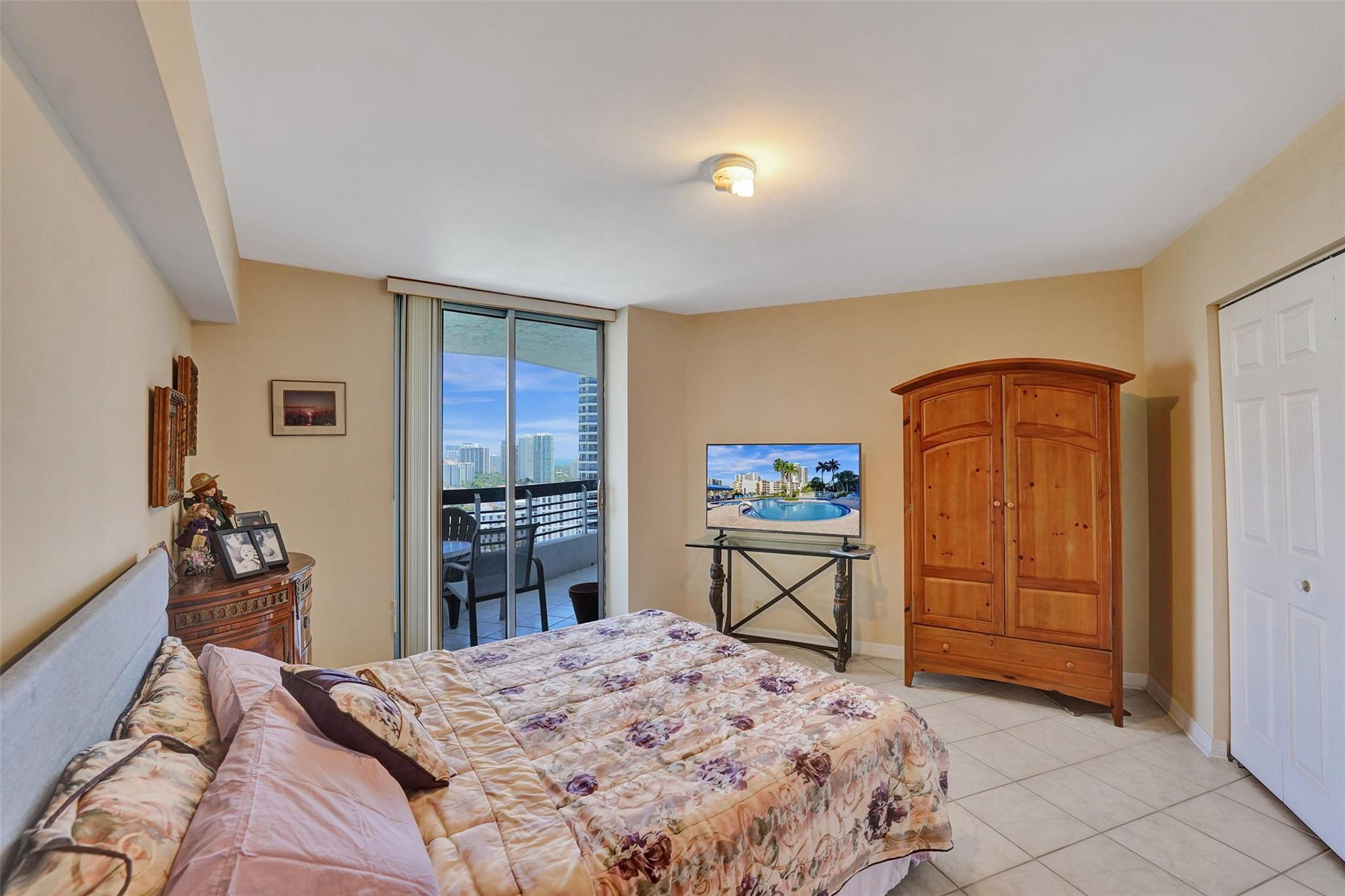 MYSTIC POINTE TOWER 500 C - Residential