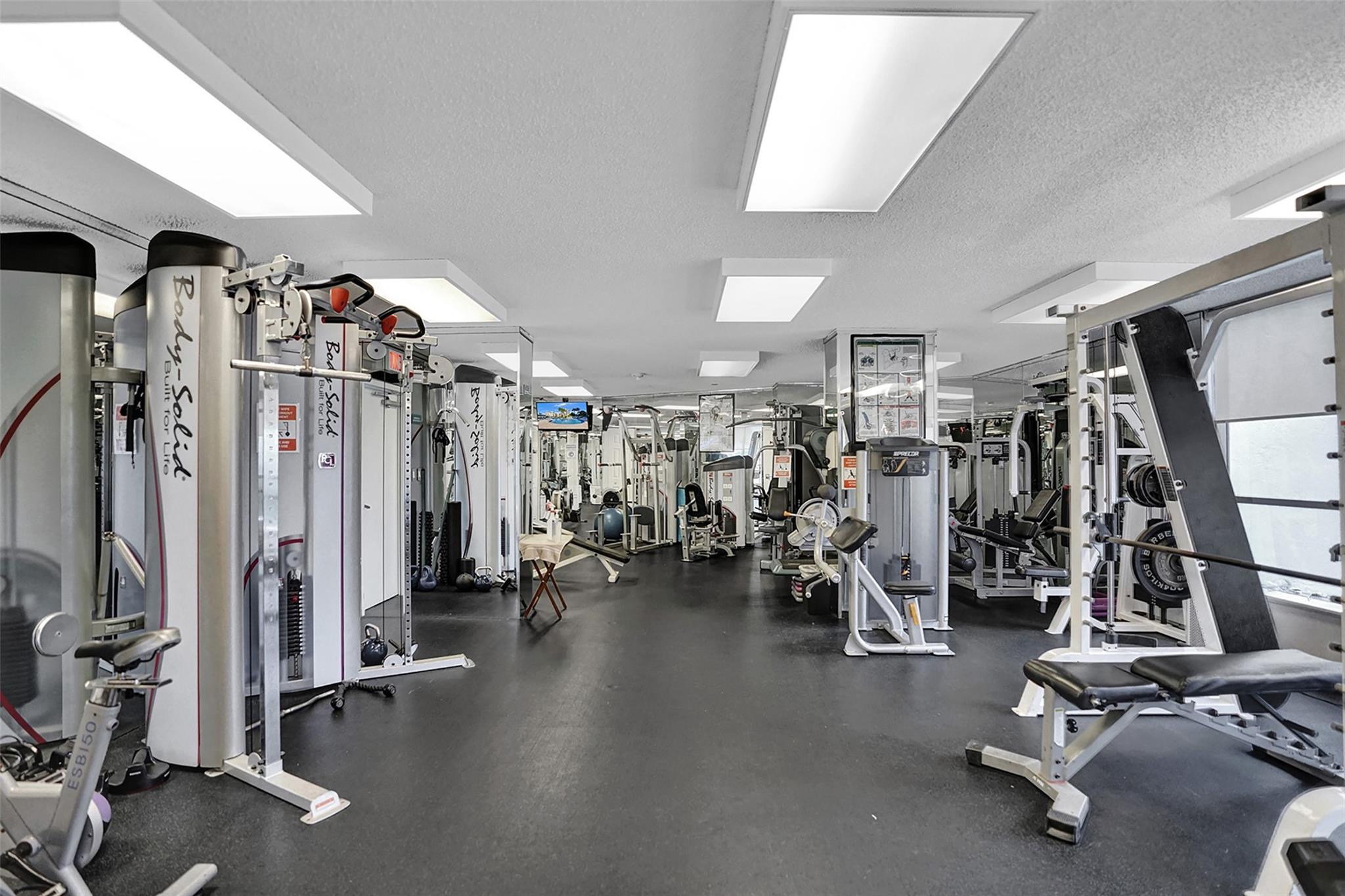 MYSTIC POINTE TOWER 500 C - Residential