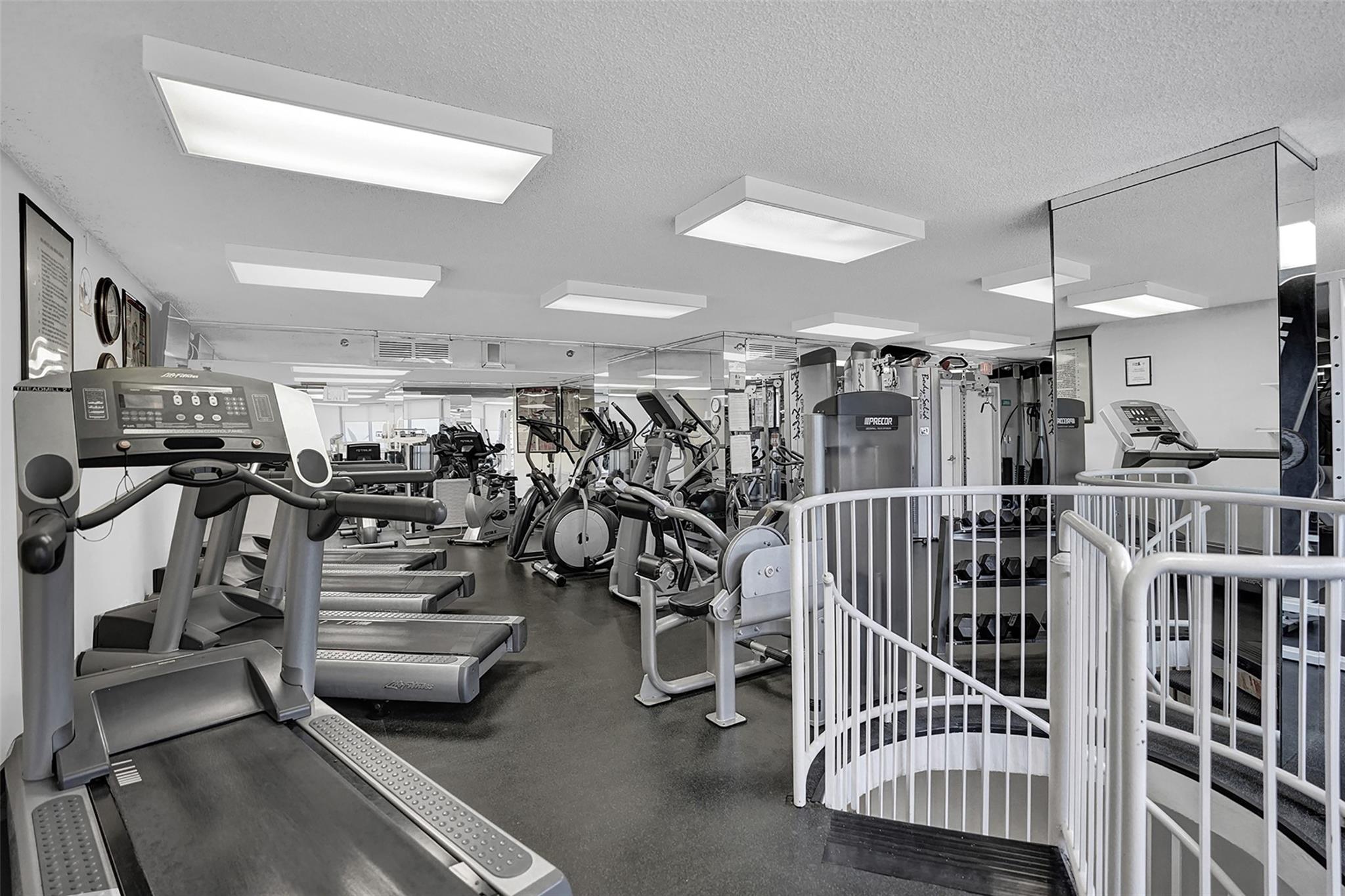 MYSTIC POINTE TOWER 500 C - Residential