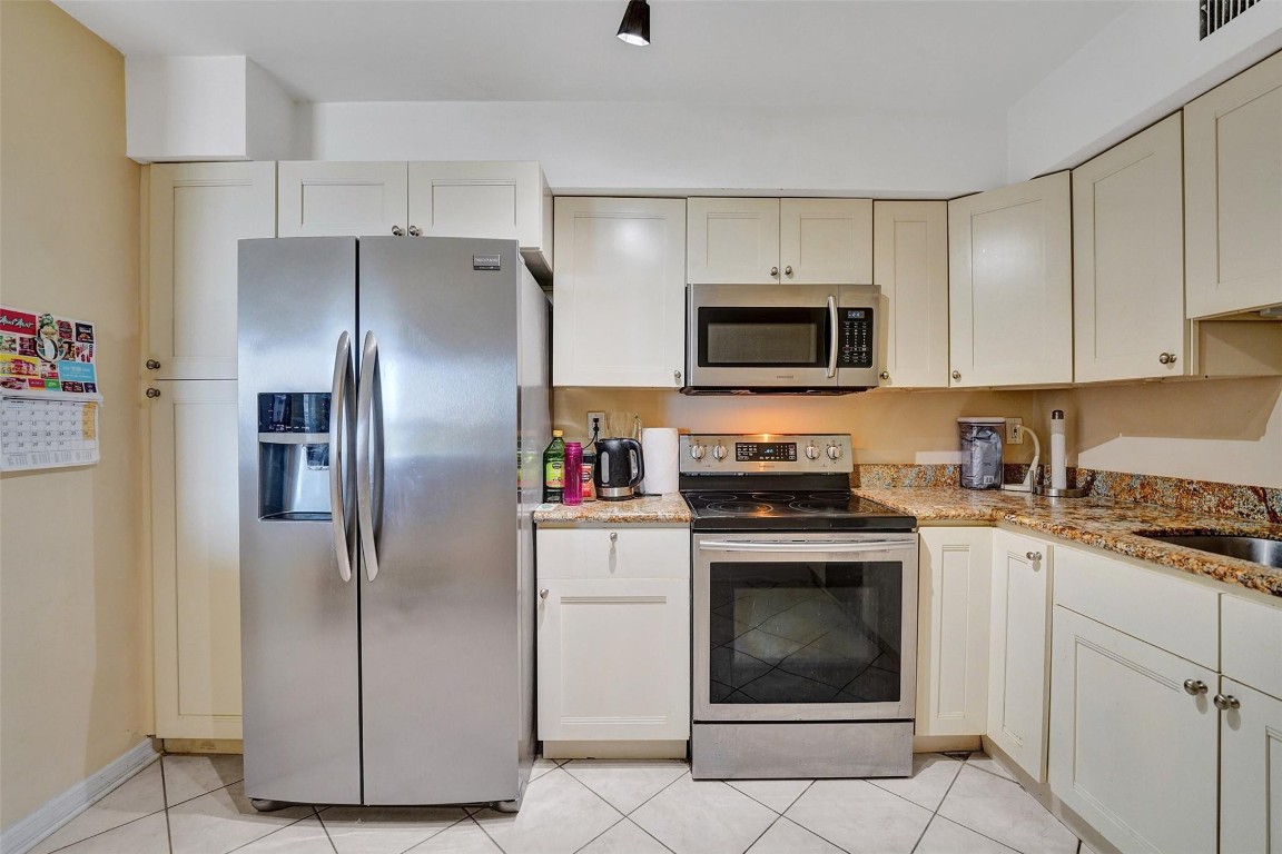 MYSTIC POINTE TOWER 500 C - Residential