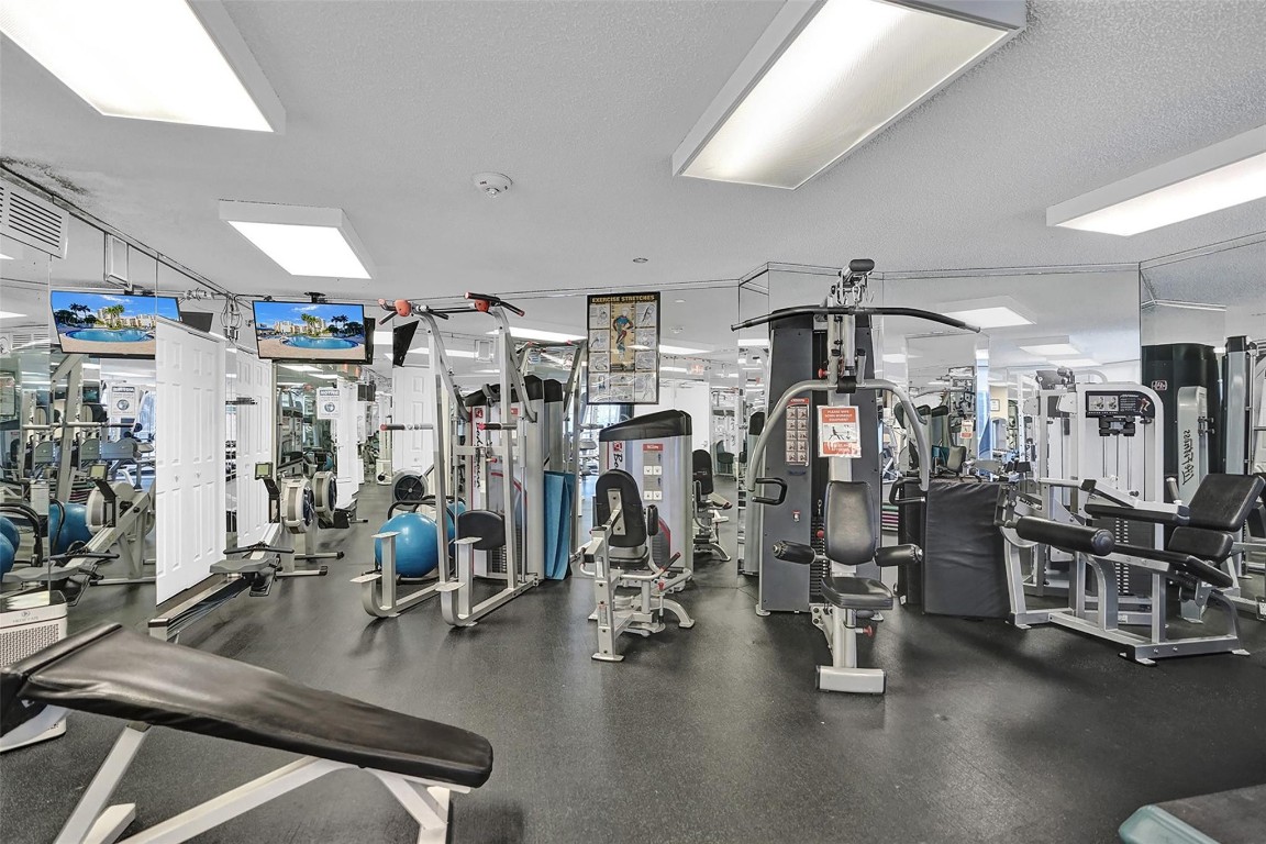 MYSTIC POINTE TOWER 500 C - Residential