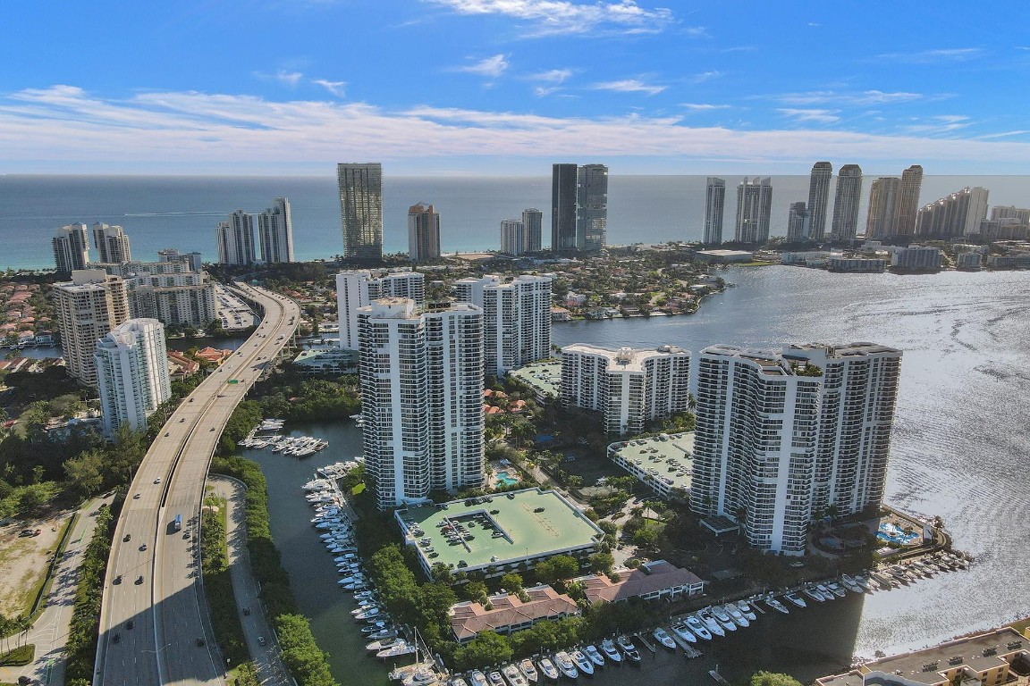 MYSTIC POINTE TOWER 500 C - Residential