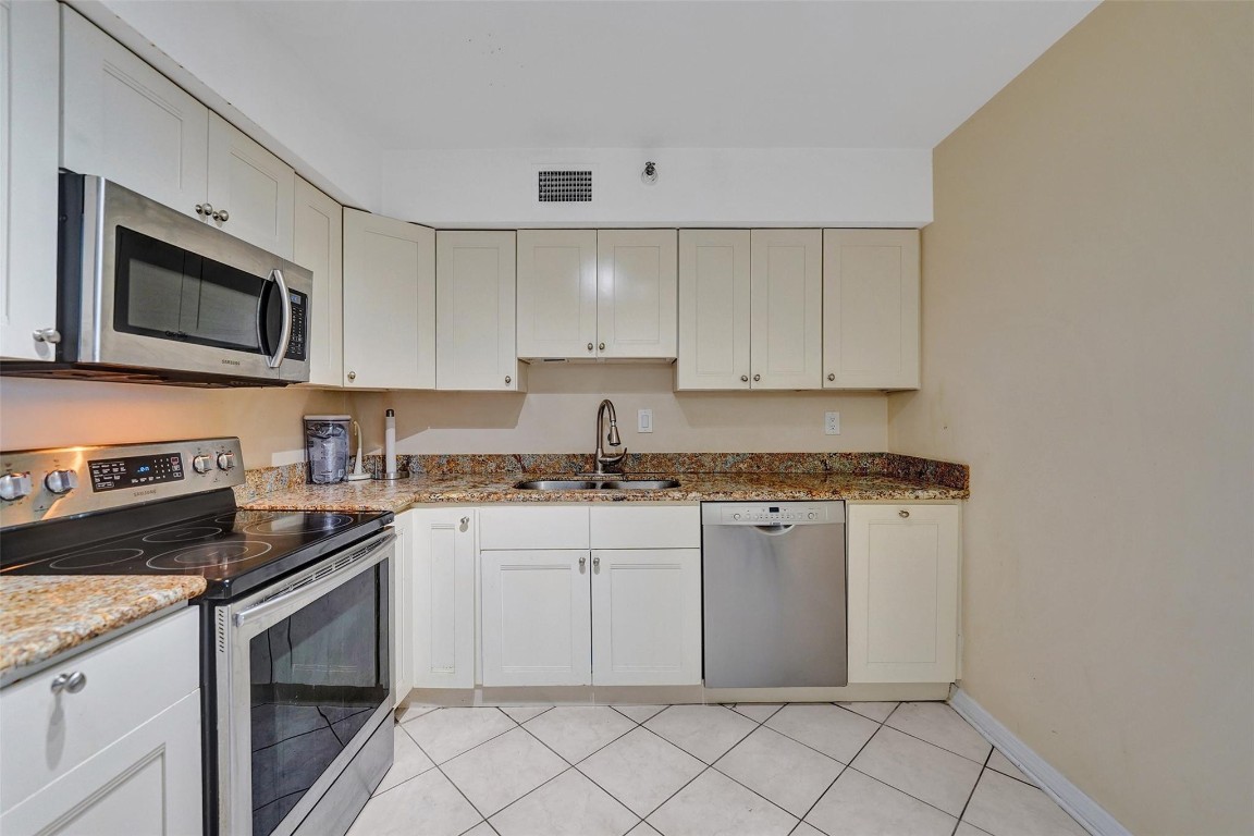 MYSTIC POINTE TOWER 500 C - Residential