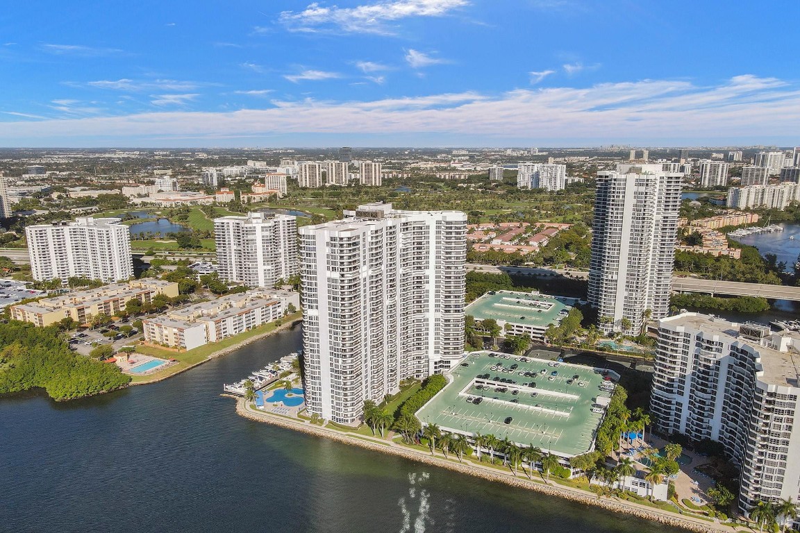 MYSTIC POINTE TOWER 500 C - Residential