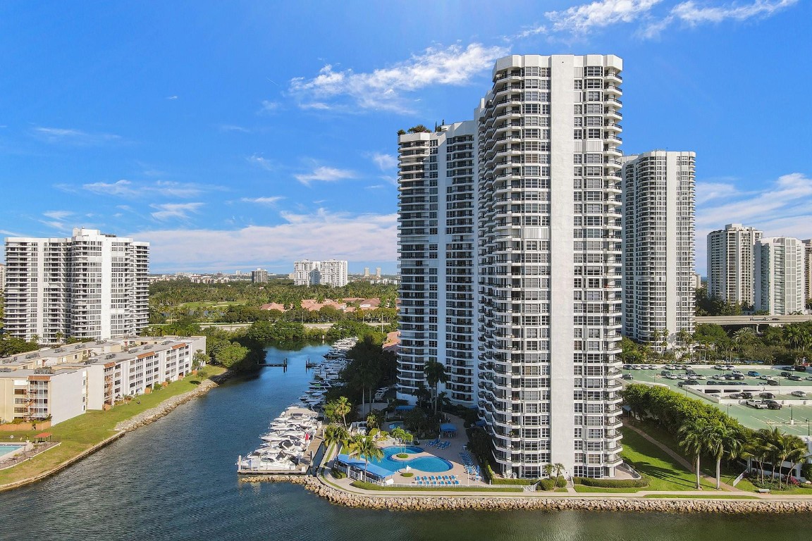 MYSTIC POINTE TOWER 500 C - Residential