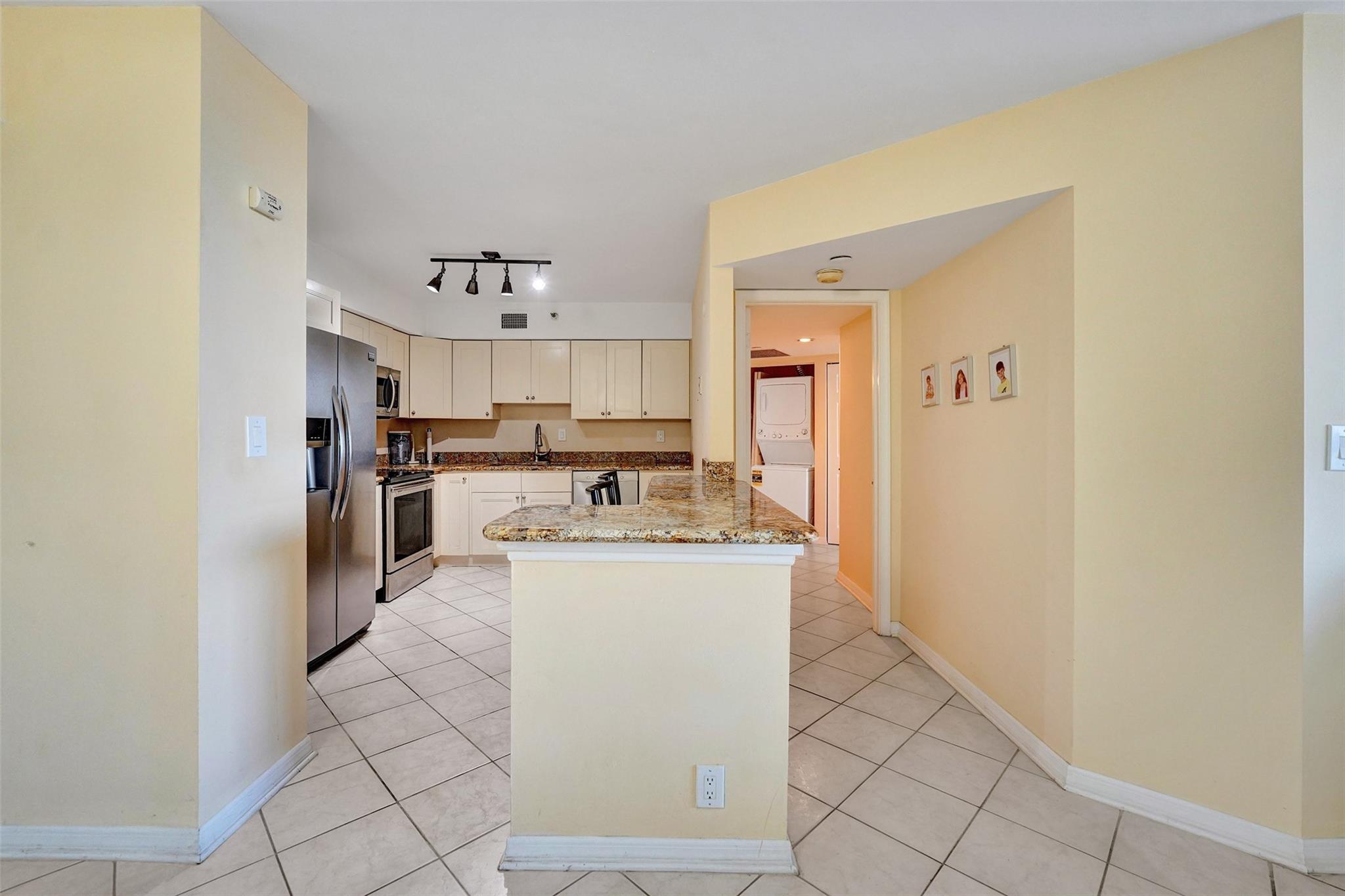 MYSTIC POINTE TOWER 500 C - Residential