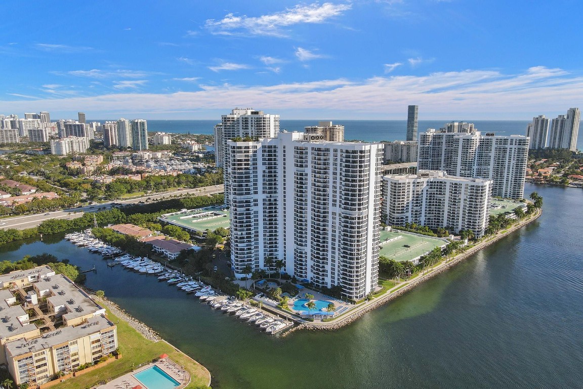 MYSTIC POINTE TOWER 500 C - Residential
