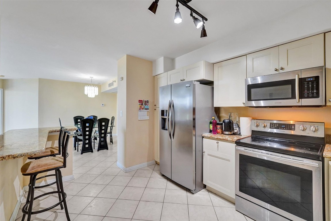 MYSTIC POINTE TOWER 500 C - Residential