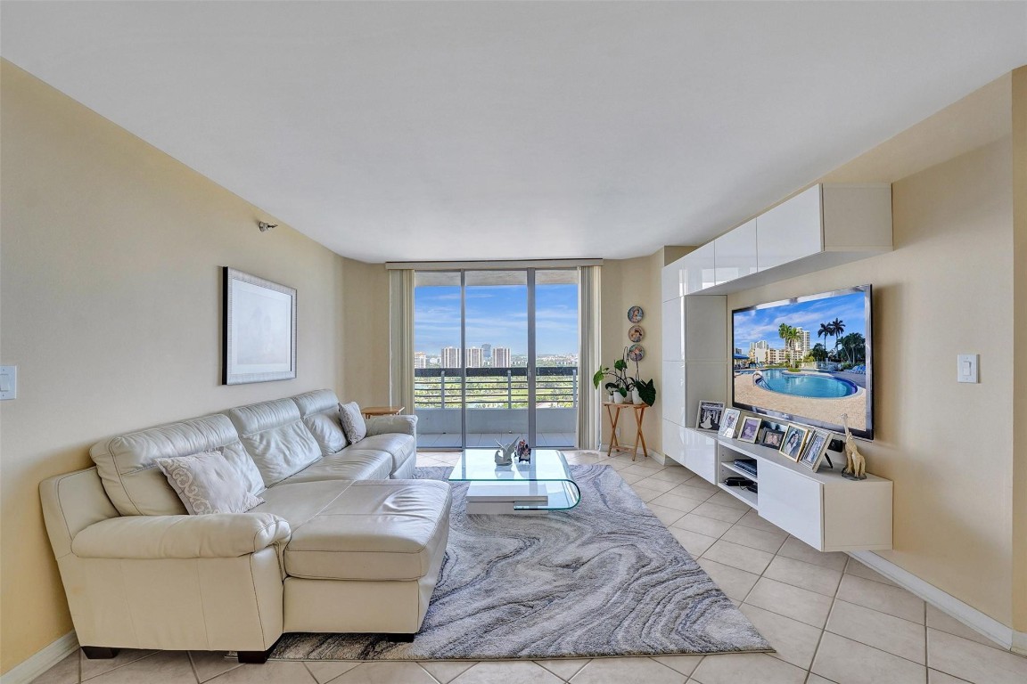 MYSTIC POINTE TOWER 500 C - Residential