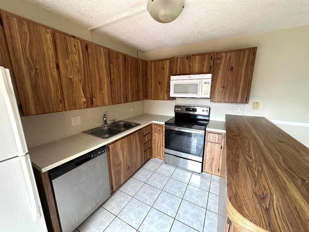 SHERWOOD LAKES - Residential Lease