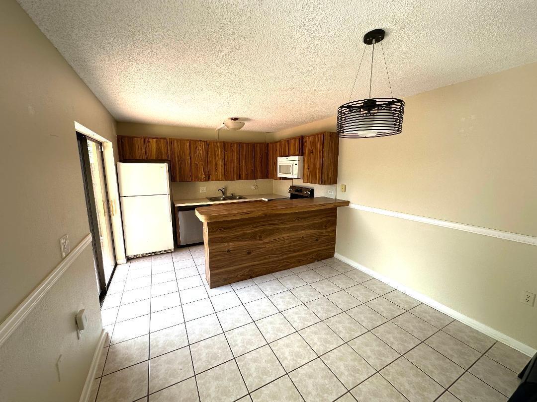 SHERWOOD LAKES - Residential Lease