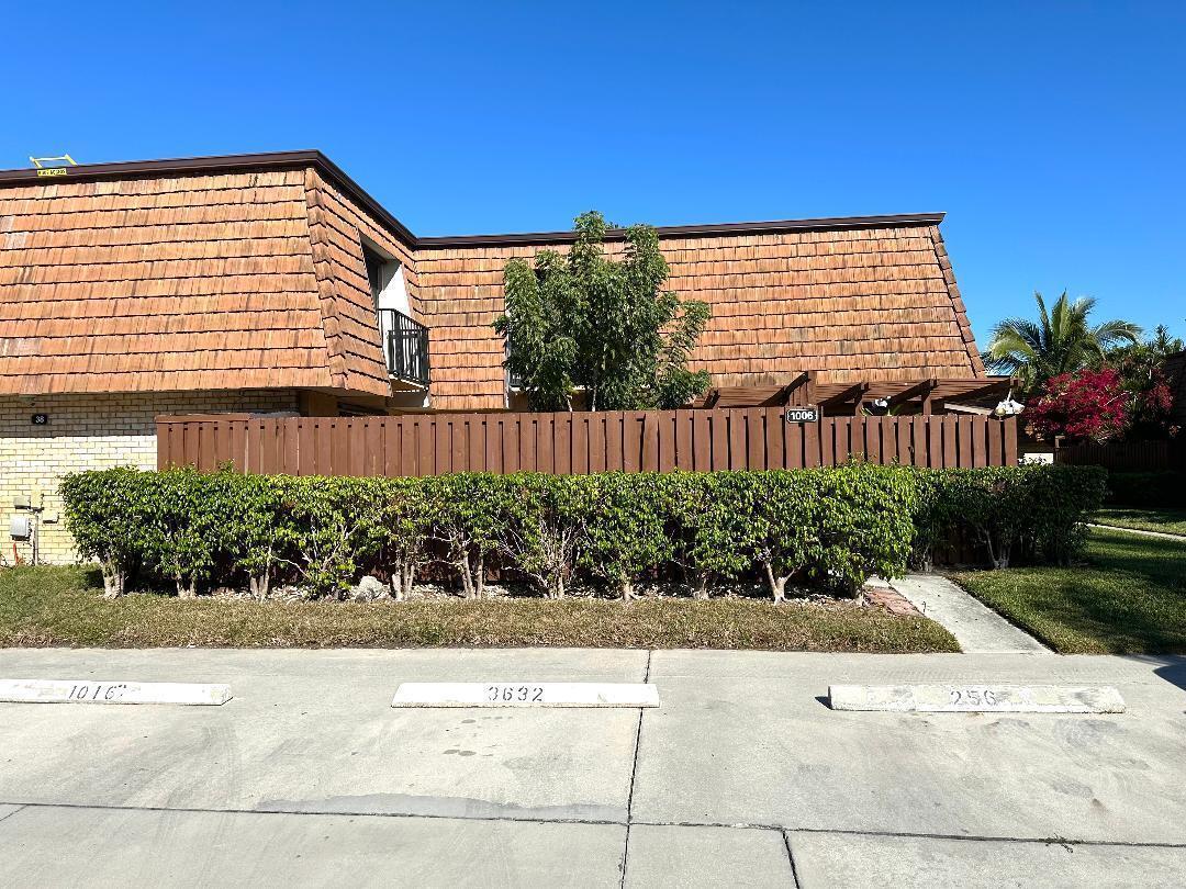 SHERWOOD LAKES - Residential Lease