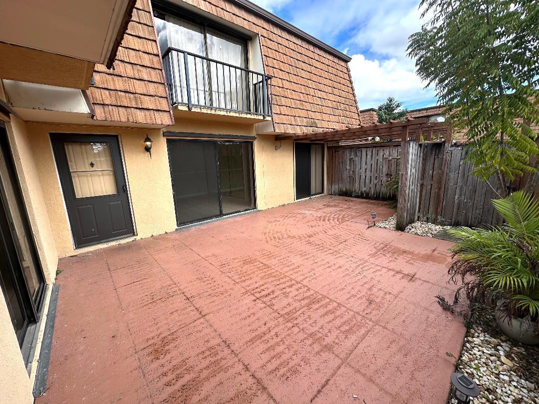 SHERWOOD LAKES - Residential Lease