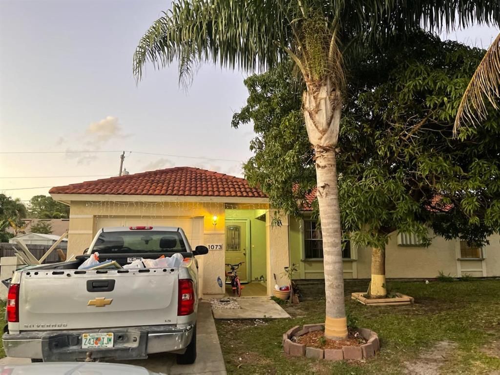 Photo of 1073 SW Majorca Avenue, Port Saint Lucie, FL 34953 (MLS # R10778599)