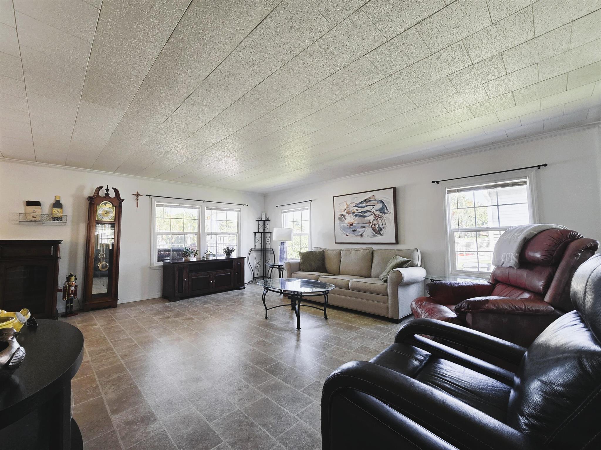 View photos, virtual tours, details... 4058 5th Avenue