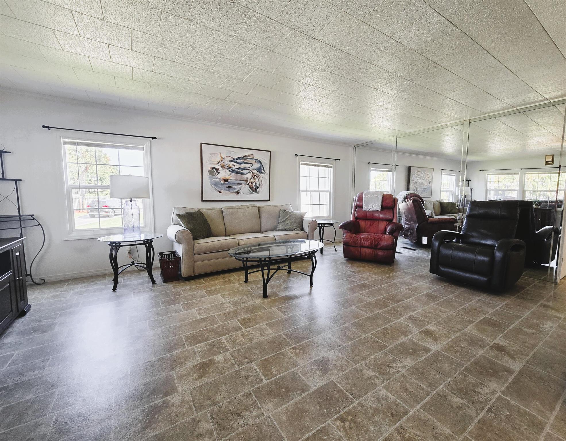 View photos, virtual tours, details... 4058 5th Avenue