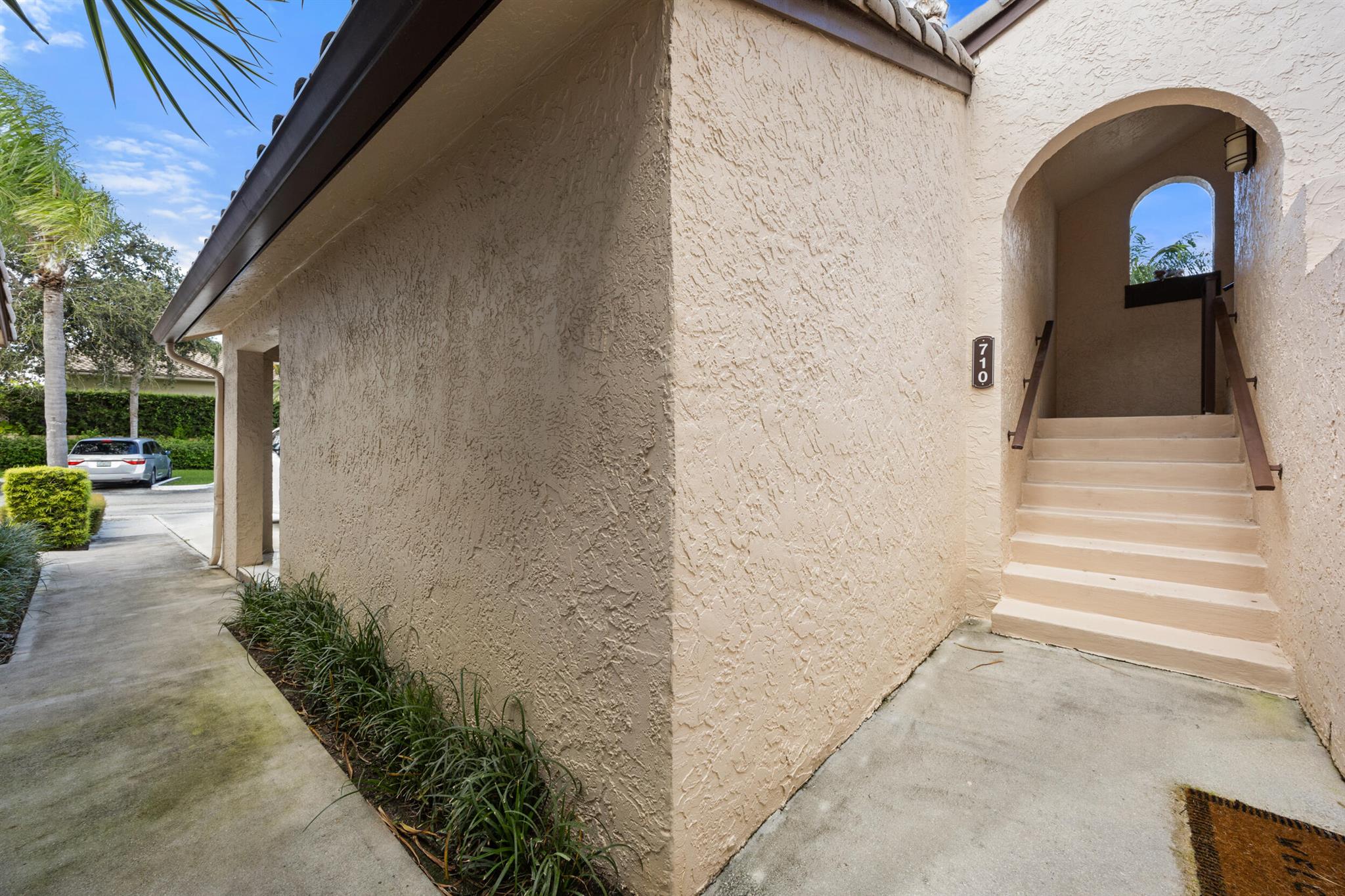 210 Captains Walk 710