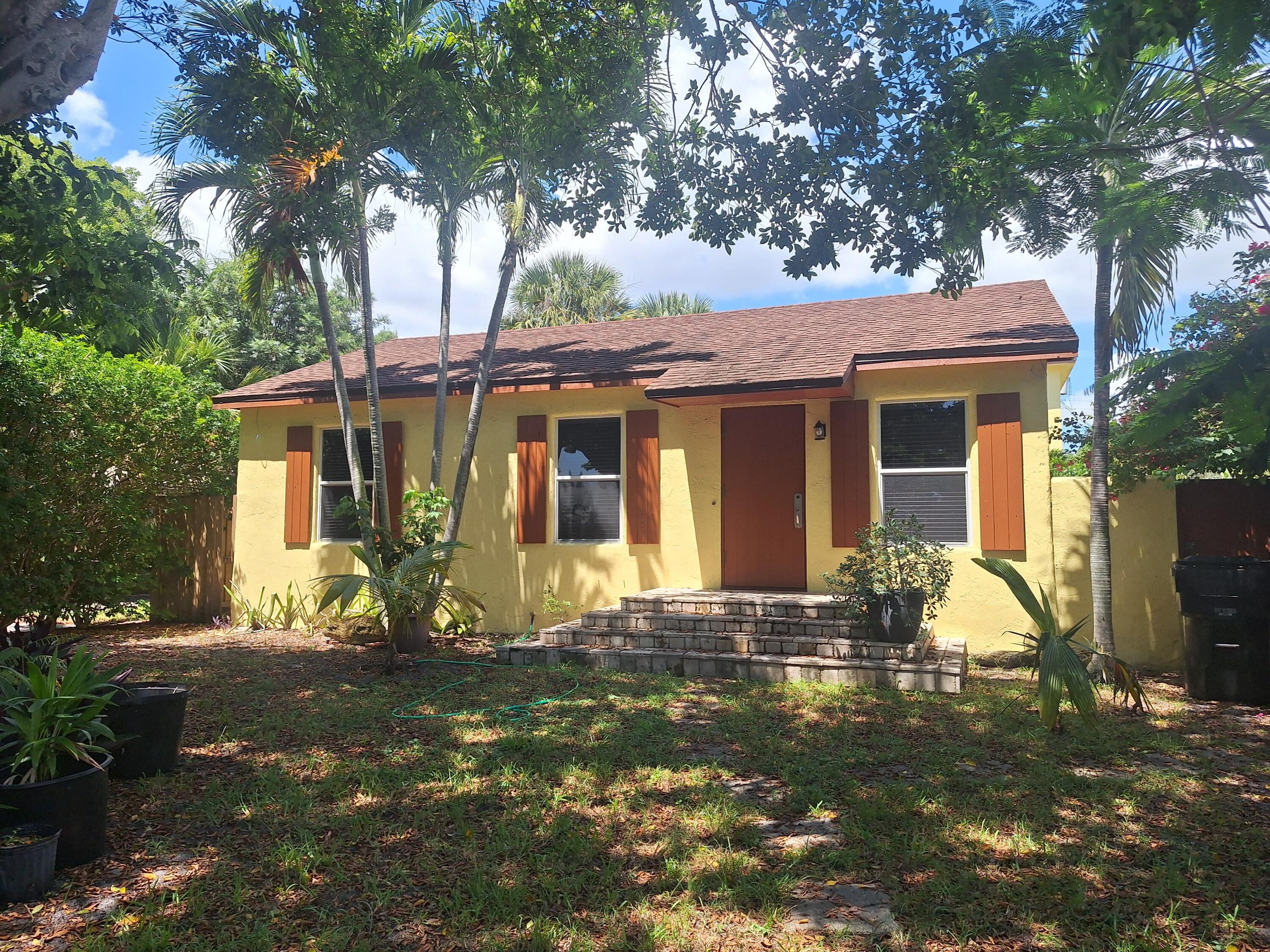 This fabulous, fully remodeled two bedroom one bath home has a lot to offer! Fully fenced yard, new bathroom, separate laundry room, loads of closets, light/bright feel, lush landscaping, and it is pet-friendly! Plus, plenty of room to entertain in the outdoor kitchen. Bring your toys, your pets, and your belongings! The home is modernly and tastefully furnished. Call to come see your next home today!