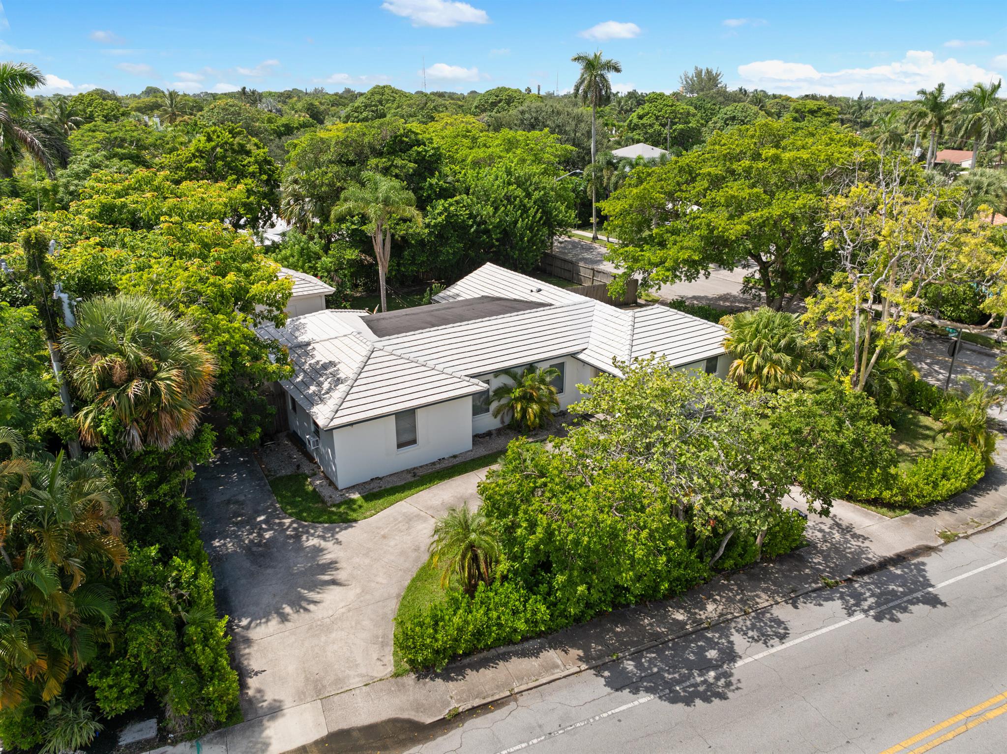 Rarely Available Single Family Home Right On North Flagler Drive with 900 Sq. Ft CBS Oversized Detached Garage w/ Water & Electric. Enjoy 3 beds, 2 baths and 2,225 Sq.Ft in Northwood Shores. Wood & Parquet Floors. Steps Away From The Intracoastal & Northwood Village. Walk To Currie Park, Osprey Park, Cove Club, Palm Beach Sailing Club. Minutes away from shopping, restaurants, and beaches of vibrant downtown West Palm Beach areas Clematis and The Square, as well as Palm Beach Island. A Unique Property With Lots Of Flexibility In This Trendy Area Of West Palm Beach! Available now for unfurnished annual lease. Can be offered furnished upon request. First, last, security - easy and fast approval. Leave the stress, come decompress, and LOVE WHERE YOU LIVE!!