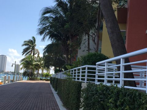 Condominium in West Palm Beach FL 2650 Lake Shore Drive Dr 37.jpg