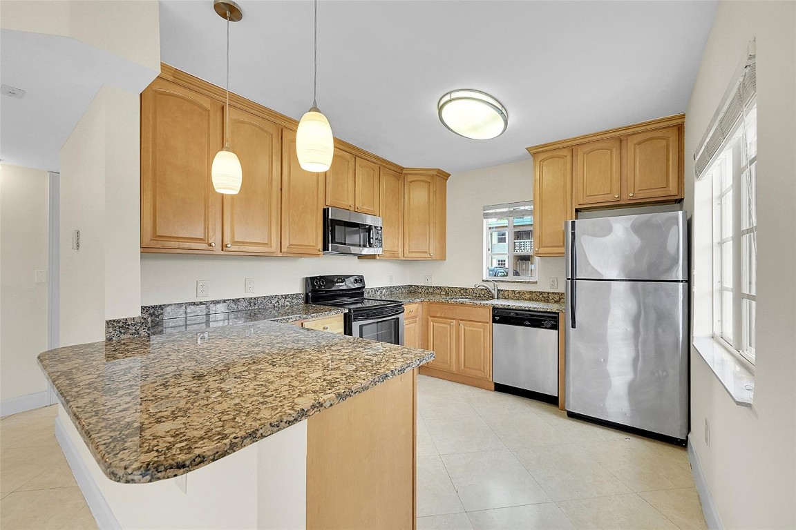 410 SW 15th Street 106