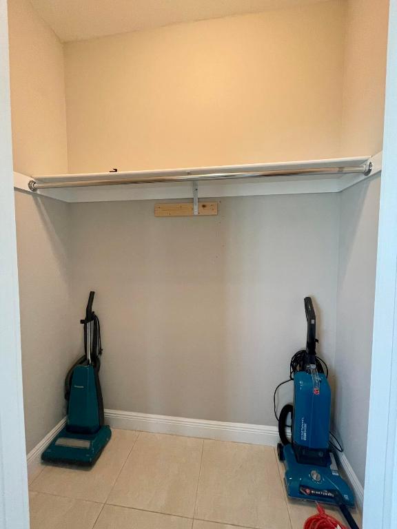 WELLINGTON AERO CLUB OF THE LANDINGS AT WELLINGTON - Residential Lease