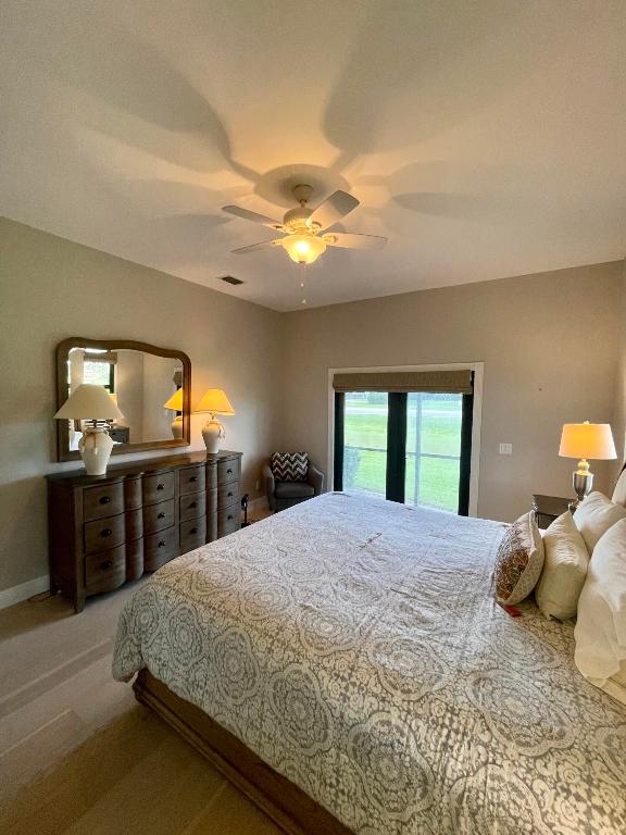 WELLINGTON AERO CLUB OF THE LANDINGS AT WELLINGTON - Residential Lease