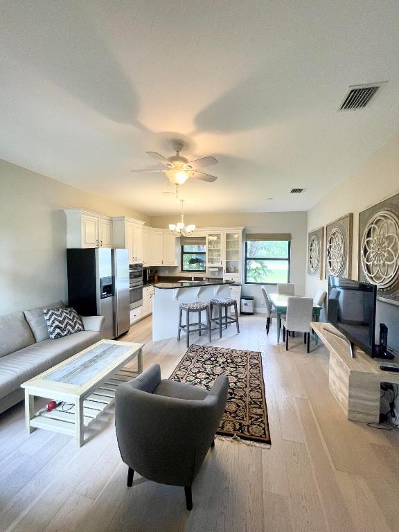 WELLINGTON AERO CLUB OF THE LANDINGS AT WELLINGTON - Residential Lease