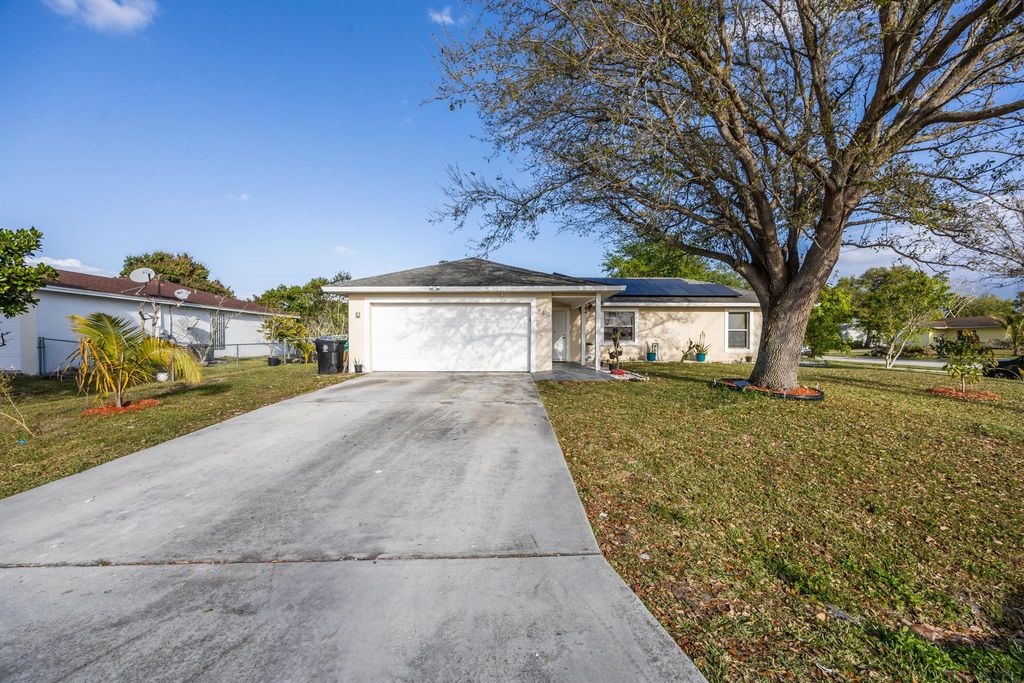 Photo of 401 NE Mainsel Street, Port Saint Lucie, FL 34983 (MLS # R11090445)