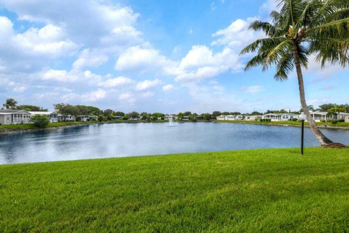 DEERFIELD LAKE - Residential