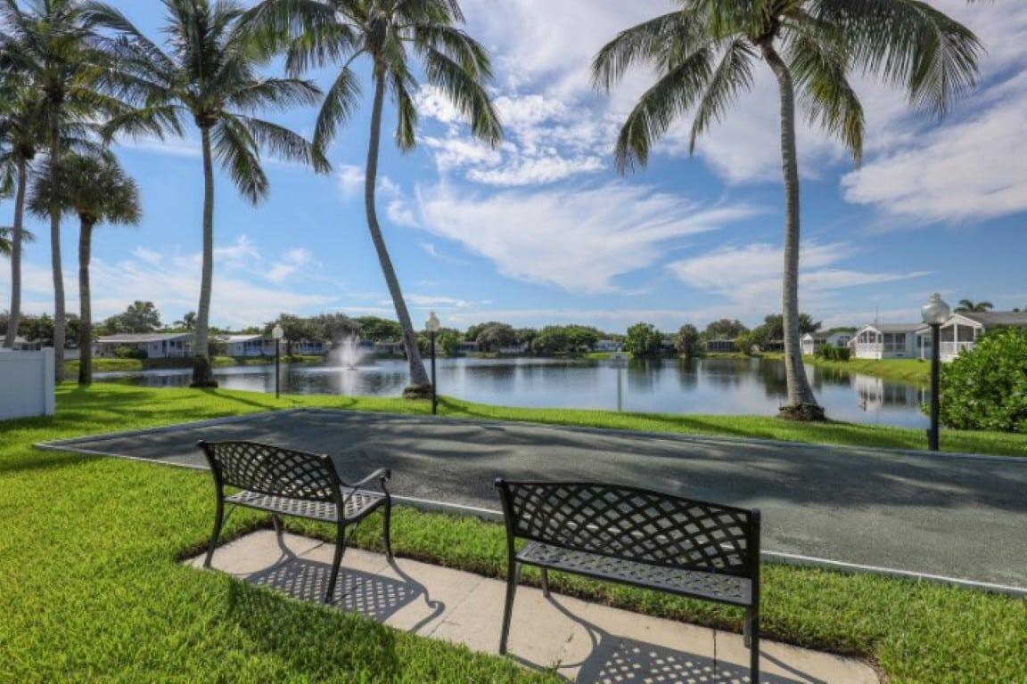 DEERFIELD LAKE - Residential