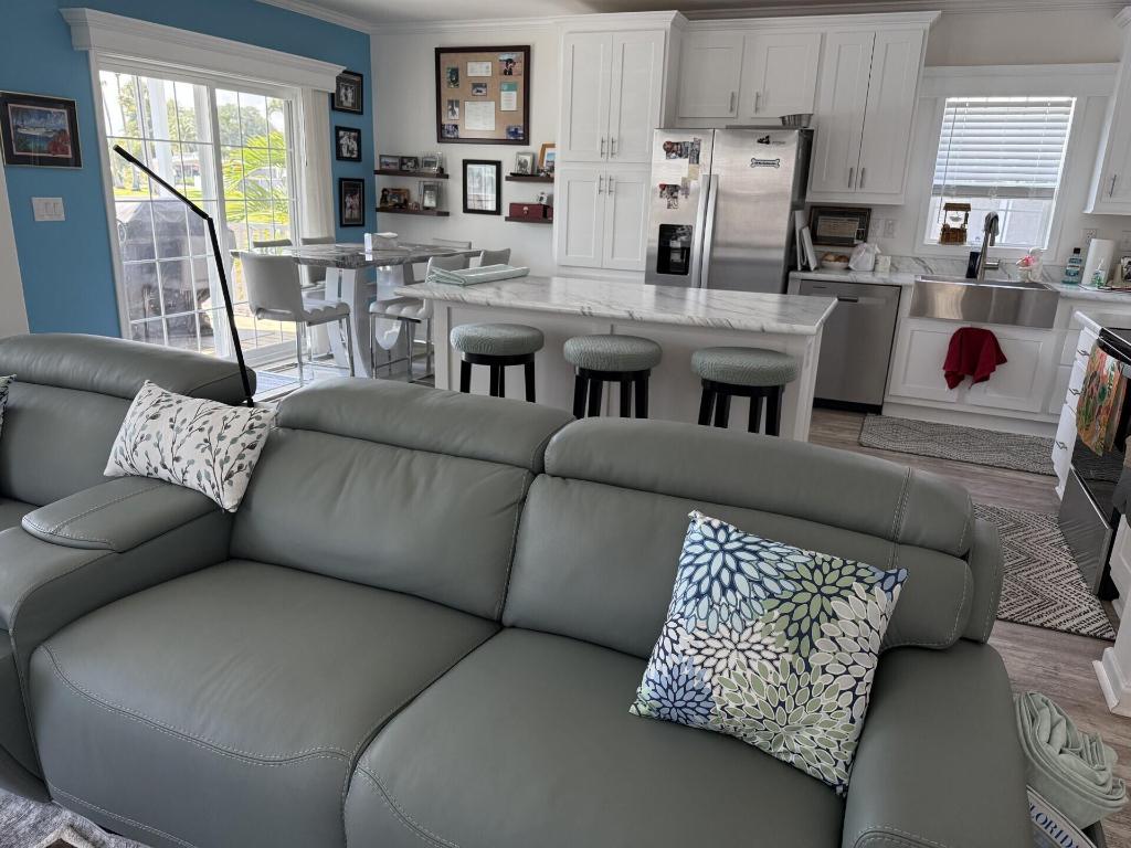 DEERFIELD LAKE - Residential