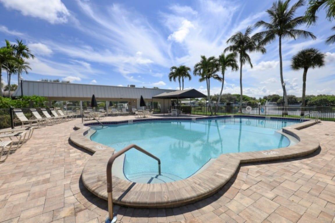 DEERFIELD LAKE - Residential