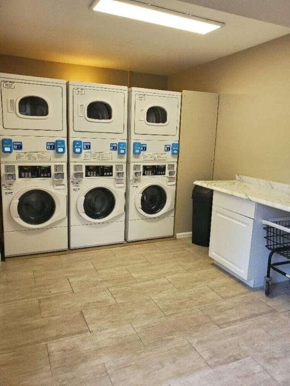 DEERFIELD LAKE - Residential