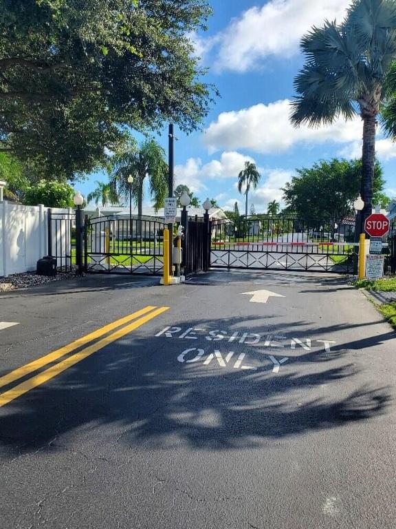 DEERFIELD LAKE - Residential