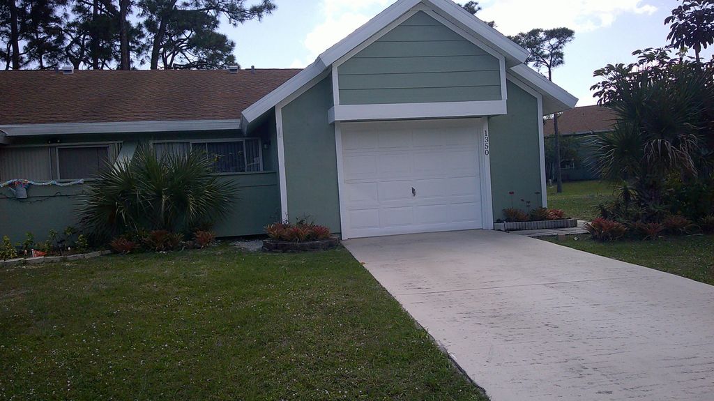 Photo of 1350 SE La Haven Court, Port Saint Lucie, FL 34952 (MLS # B26022896)