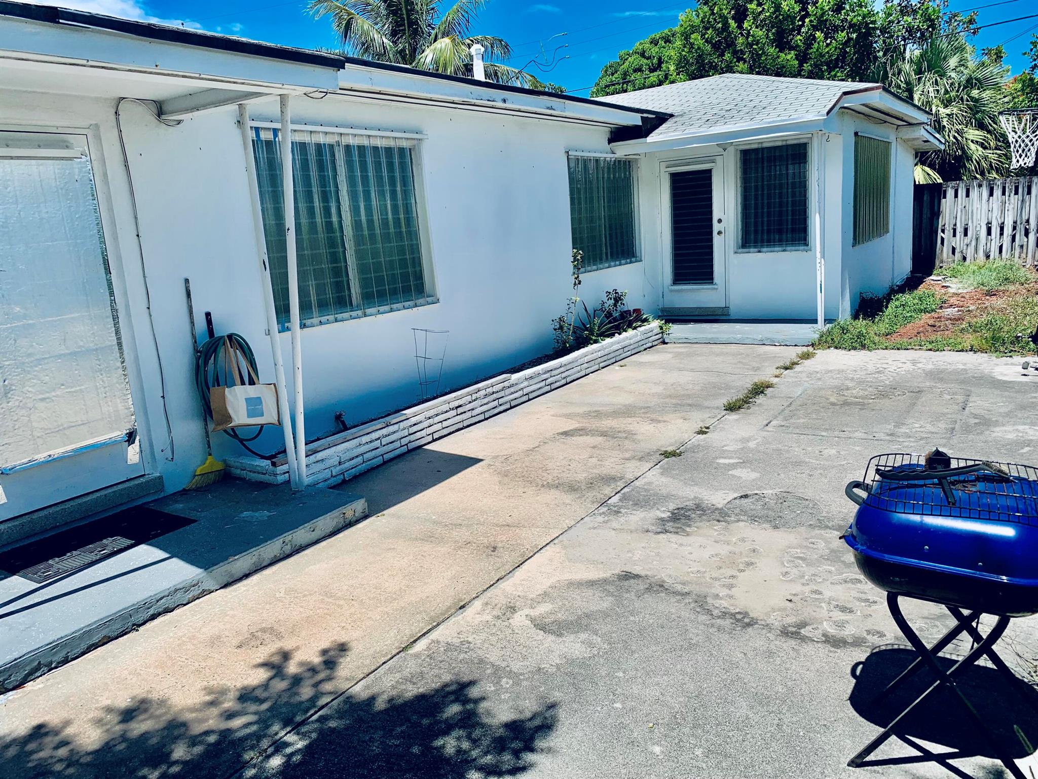 NORTH LAKE WORTH - Residential Lease