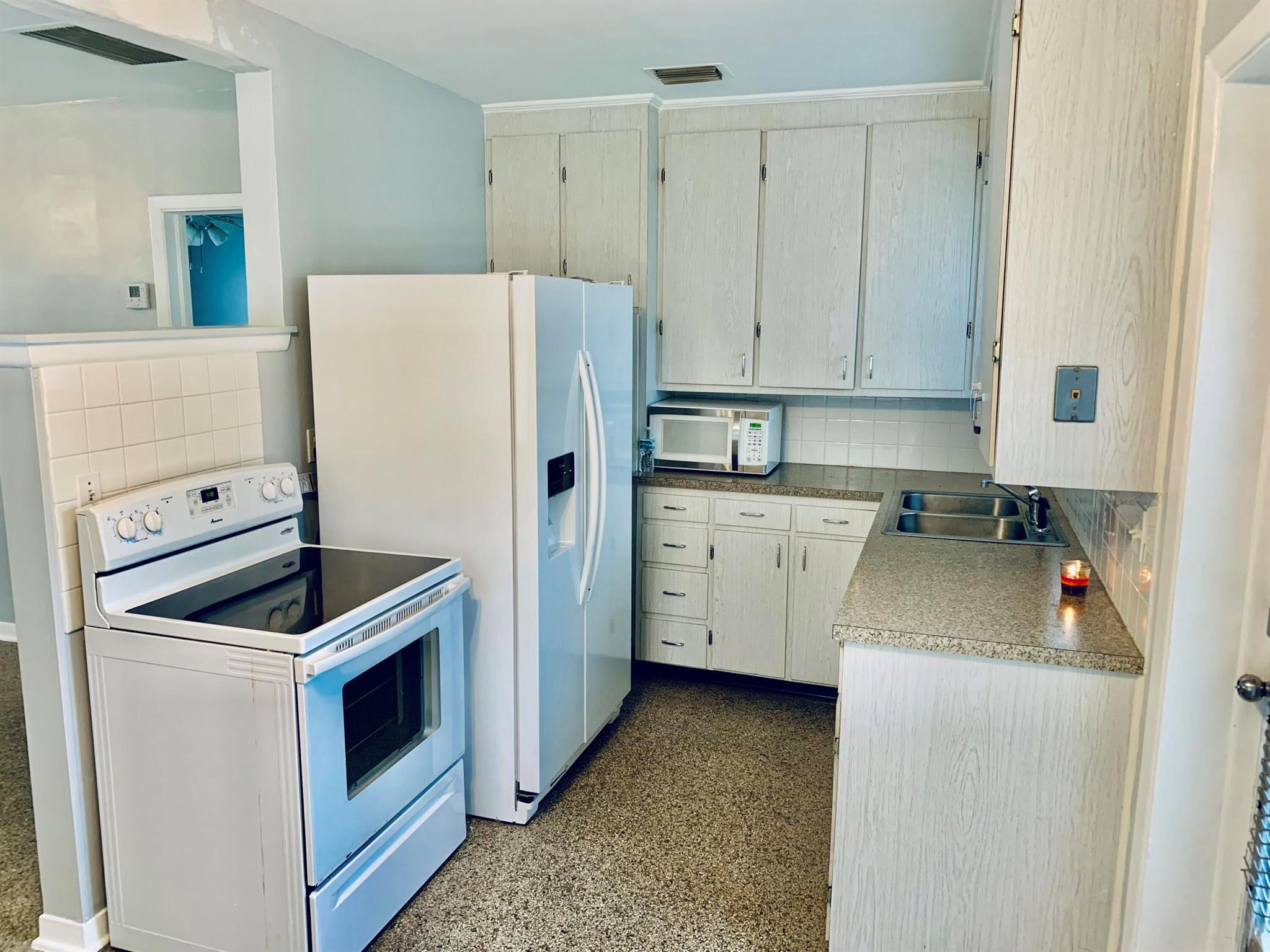 NORTH LAKE WORTH - Residential Lease