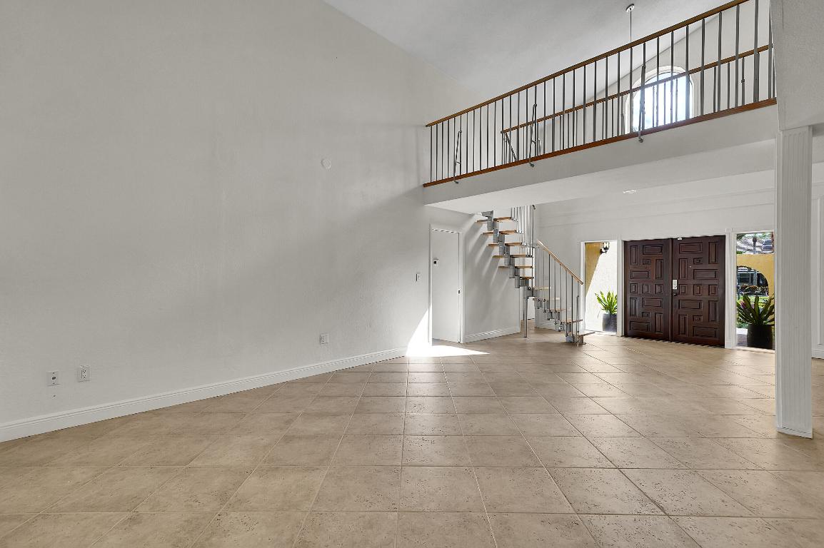 Colonnade/Boca Tierra - Residential