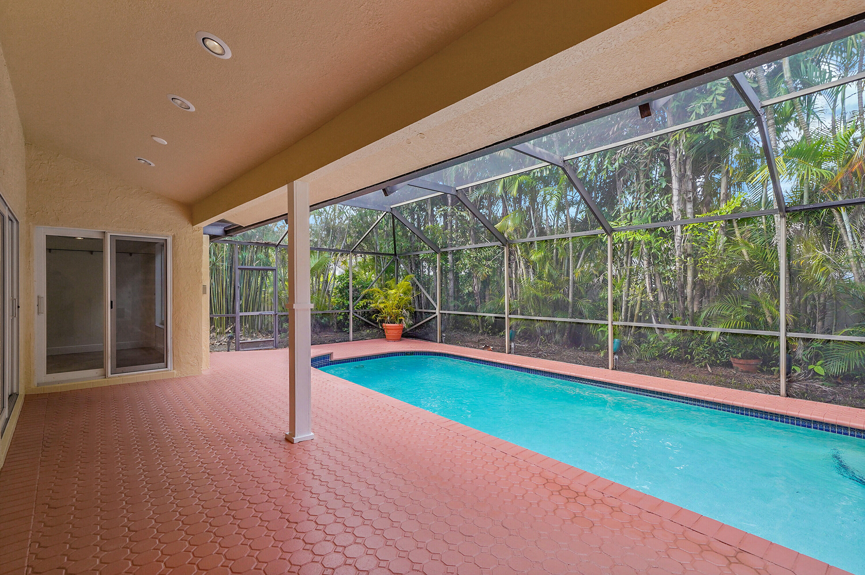 Colonnade/Boca Tierra - Residential