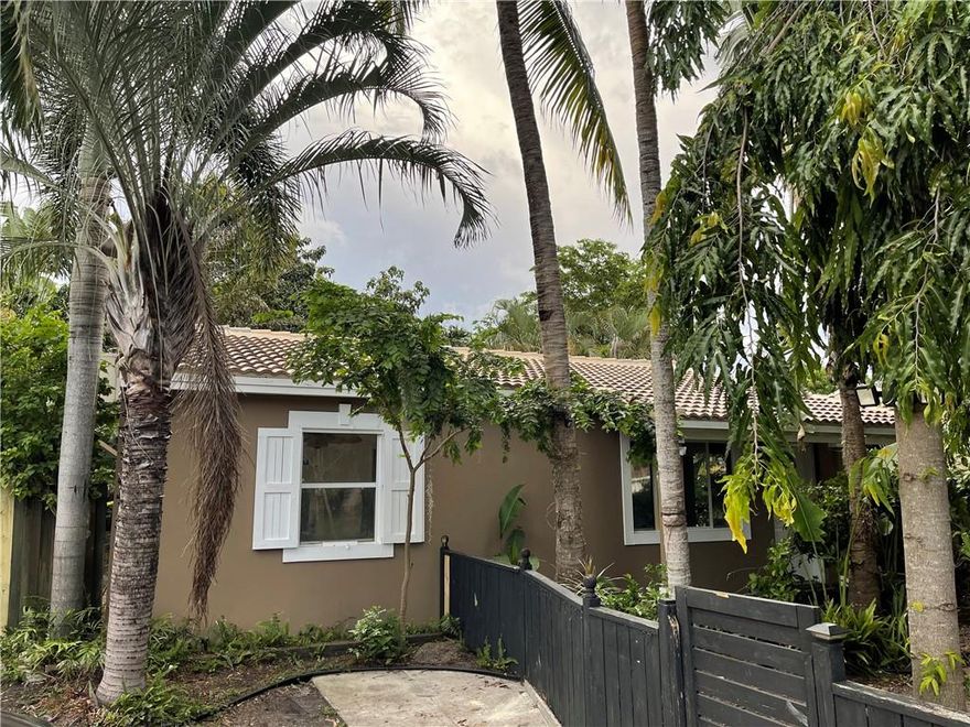 Gorgeous 2 Bedroom + 2 Bathrooms and a Den/Bonus Room Tropical Oasis style with a huge backyard, perfect for entertaining. Litterally minutes away from Wilton Manor and Las Olas.  This home features a brand new roof, updated Bathrooms,  new kitchen cabinets with Granite Counter tops , Stainless Steel appliances and new ceramic tile throughout. Easy to show.
